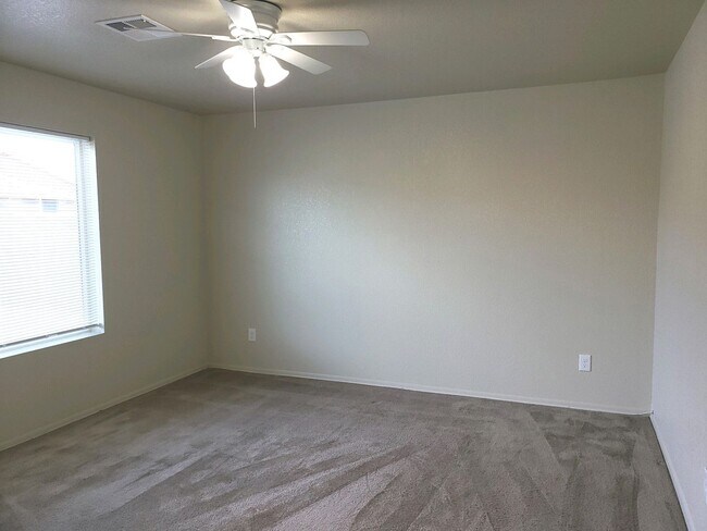 Building Photo - 3 bedroom/2 bath home for Rent