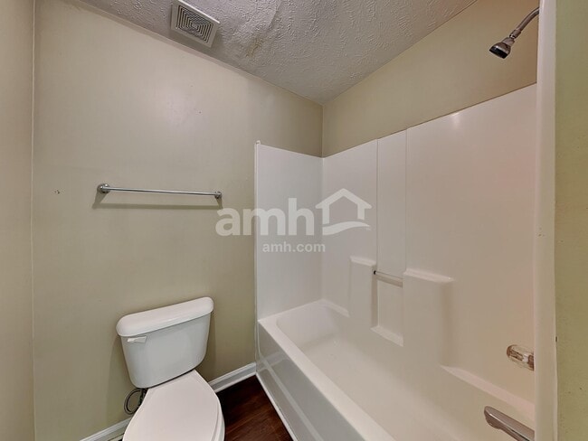 Building Photo - 913 Tom Hailey Blvd