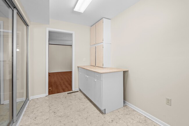 Building Photo - 3011 Brock Dr
