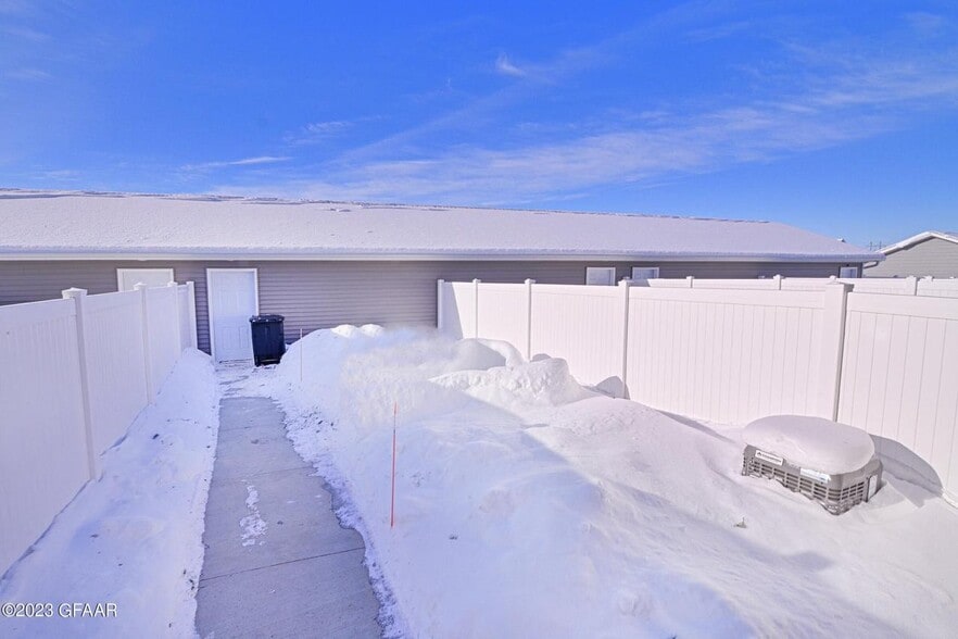 Building Photo - 809 Thames Ct