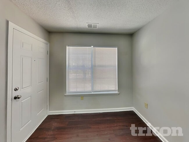 Building Photo - 11622 Calgary Dr