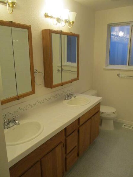 Building Photo - Wonderful 3 Bedroom Rambler in West Park E...