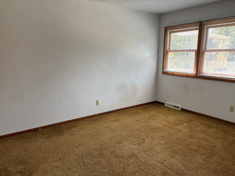 Building Photo - 1642 W George Washington Blvd