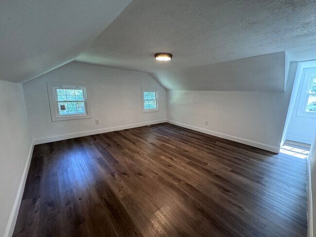 Building Photo - 922 S 27th St