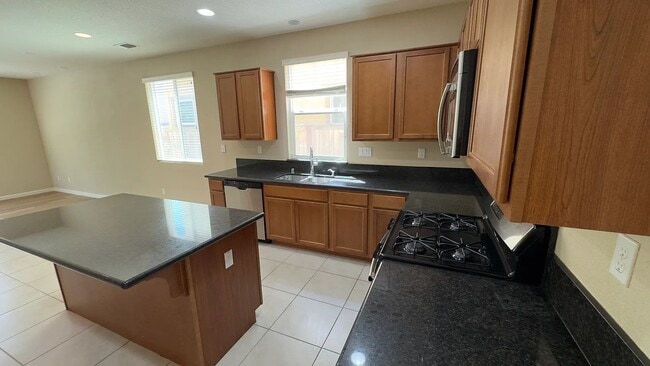 Building Photo - 2501 Chuck Hammond Dr