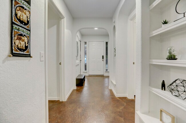 Building Photo - 7107 Thannas Way