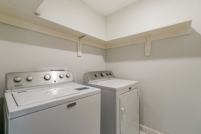 Building Photo - 6710 Wentworth Dr
