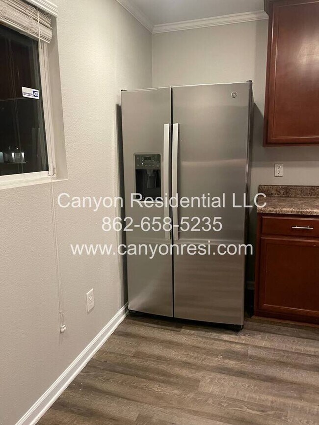 Building Photo - NEW APPLIANCES! Beautiful home in a great area, hurry it won't last long!