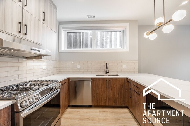 Building Photo - 2355 W Flournoy St