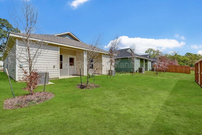 Building Photo - 409 E Avenue G