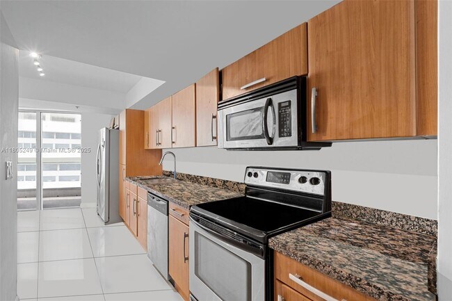 Building Photo - 6362 Collins Ave