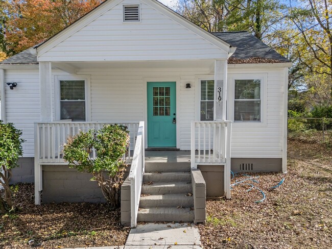 Building Photo - Freshly Renovated Adorable 2 Bedroom 1 Bat...