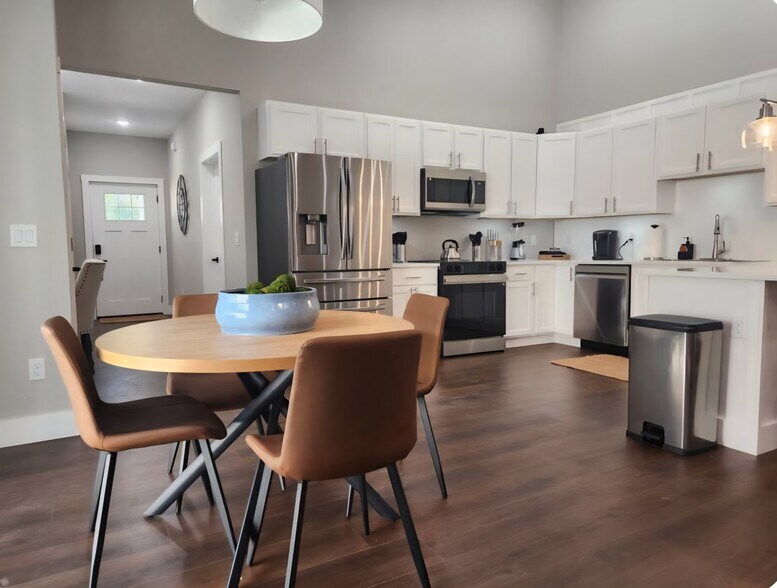 Dining - 6378 W Flanders Ln