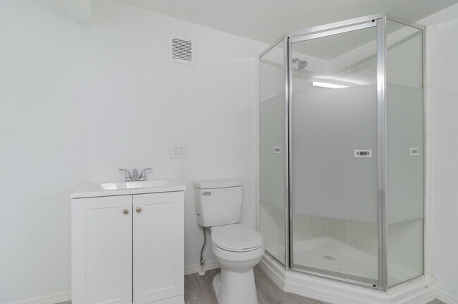 Building Photo - 2125 Smathers Cir S