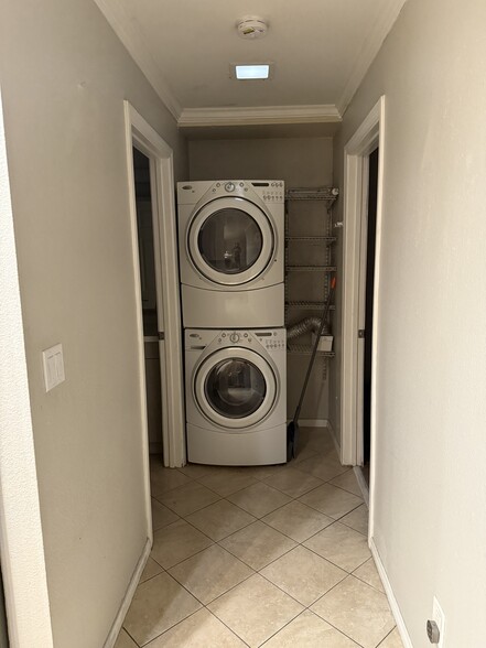 Washer dryer in unit - 10056 Maya Linda Rd