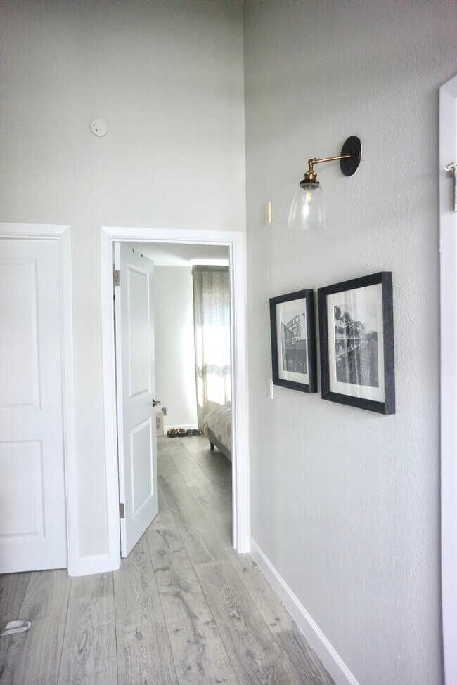 Building Photo - 2078 S Delaware St