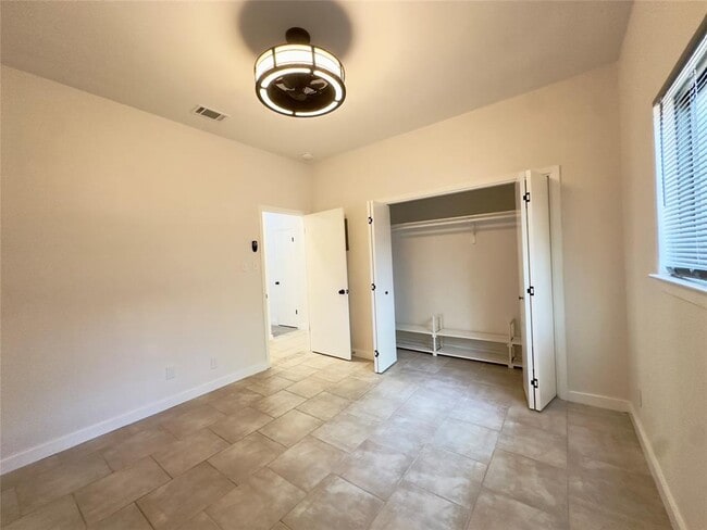 Building Photo - 5504 Montview St