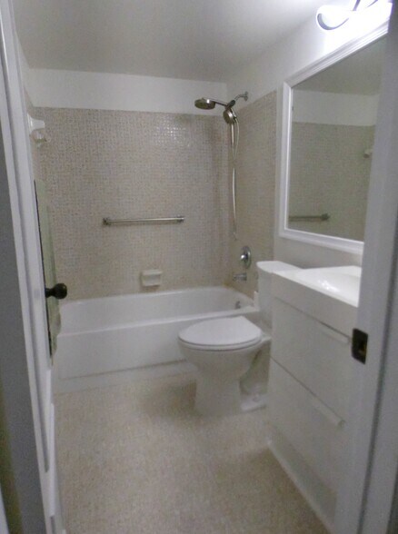 Building Photo - 138 Westbury G