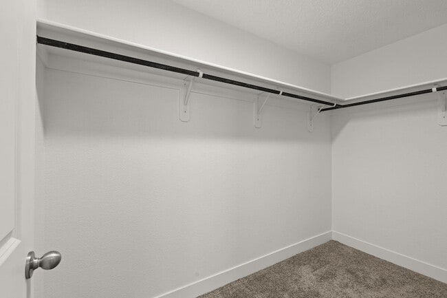 Building Photo - 4030 Silver Springs Road NE