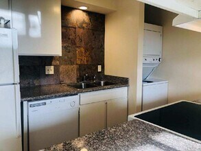 Building Photo - **MOVE IN SPECIAL** 1/2 OFF 1ST FULL MONTH'S RENT**Mission East Apts 2 br/1 bath ground floor + W...