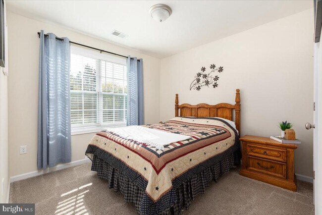 Building Photo - 321 Whispering Echos Dr