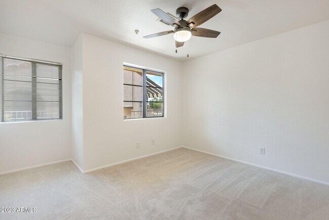 Building Photo - 10080 E Mountainview Lake Dr