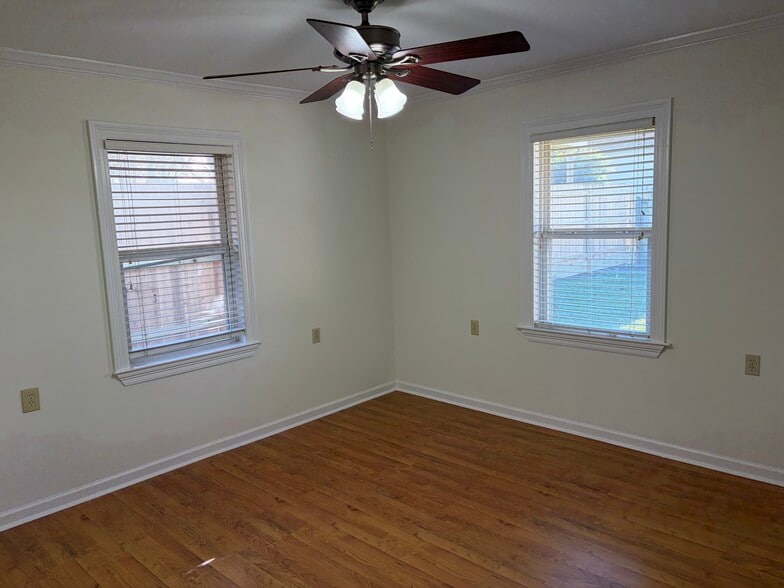 Primary bedroom - 6034 Chamberlain Dr