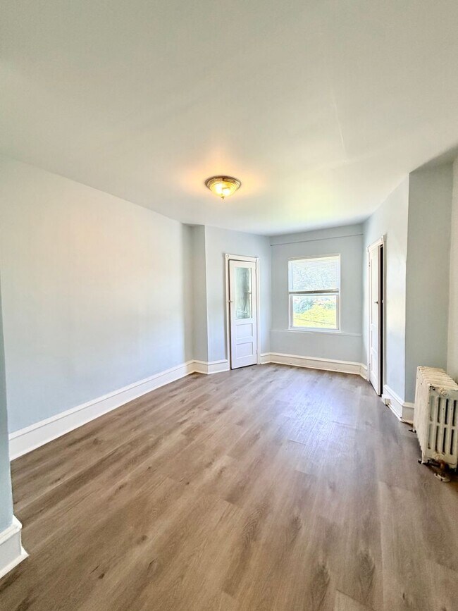 Building Photo - Available Now | Pet-Friendly 3-Bedroom Home with Spacious Living Areas