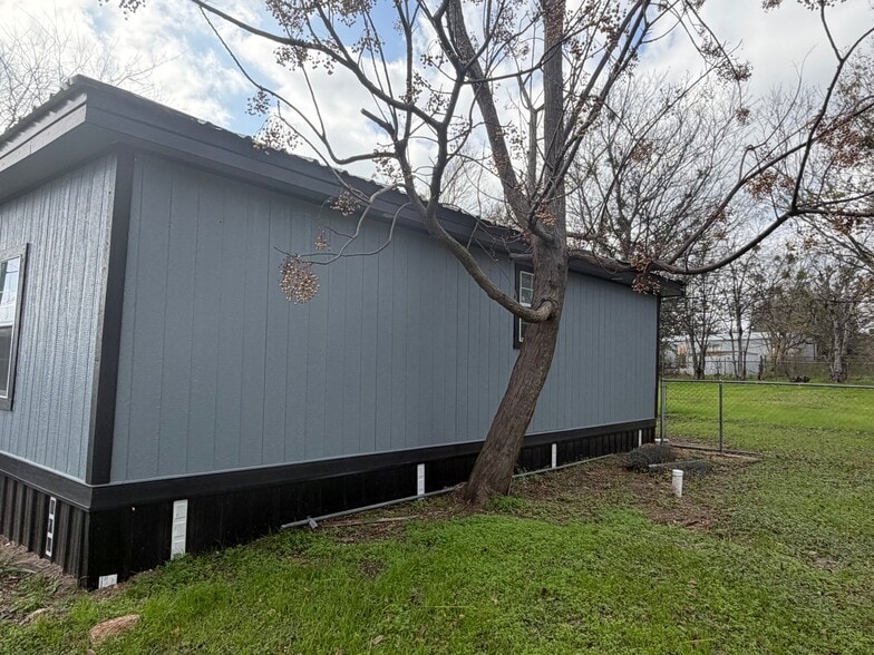 Building Photo - 806 S Rusk Ave