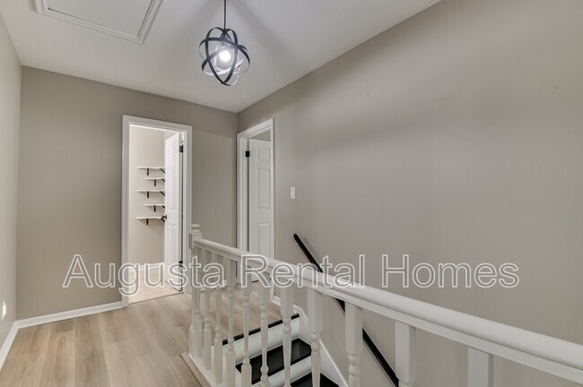 Building Photo - 454 Windtree Pl