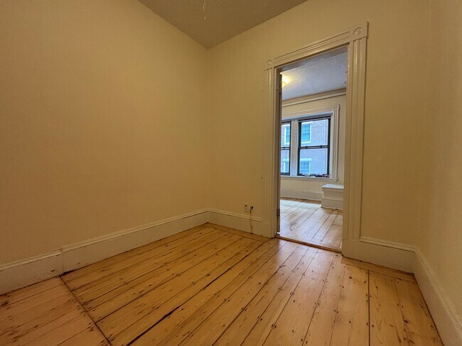 Building Photo - 53 Joy St