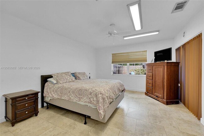 Building Photo - 5520 NW 49th Ave