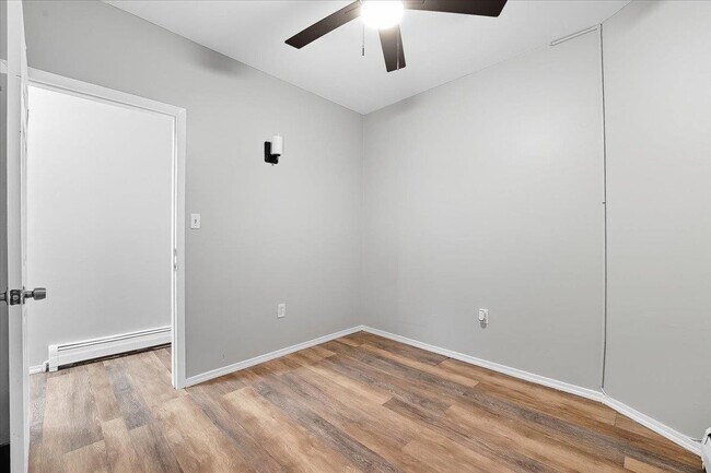 Building Photo - 1053 Summit Ave