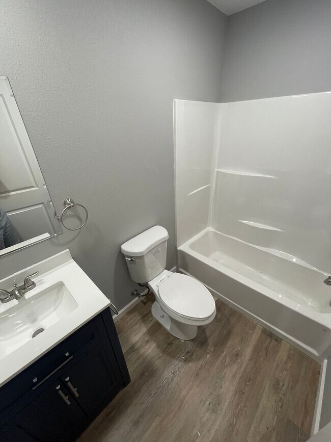 Building Photo - 1005 E Monroe St