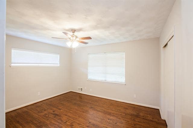 Building Photo - 118 N Lois Ln