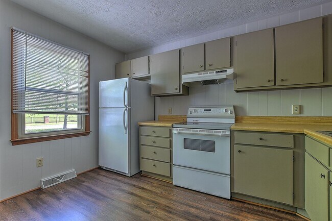 Building Photo - 409 Cypress St