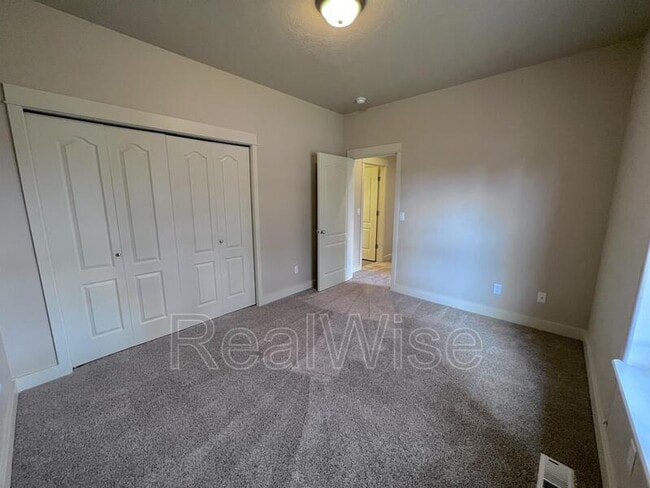 Building Photo - 835 Nutcracker Dr