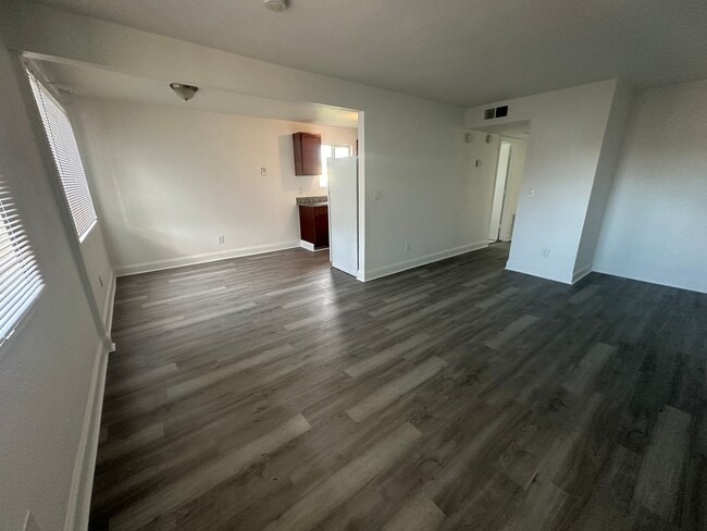 Building Photo - 1948 Country Club Ct