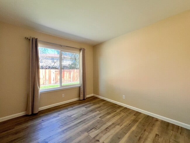 Building Photo - Single Level Four Bedroom North Napa Home