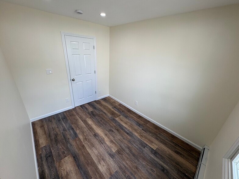 Building Photo - 1542 Potter Blvd