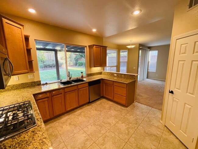 Building Photo - 42020 Dahlia Way