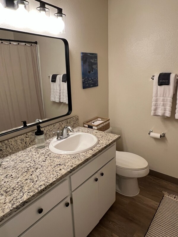 Building Photo - 376 Catron St N