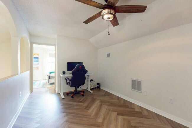 Building Photo - 5111 Keystone Dr