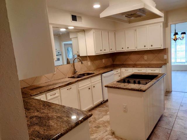 Building Photo - 3018 Overton Park Dr W