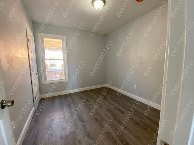 Building Photo - 1468 Baldwin St