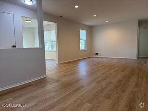 Building Photo - 709 Zlotkin Cir