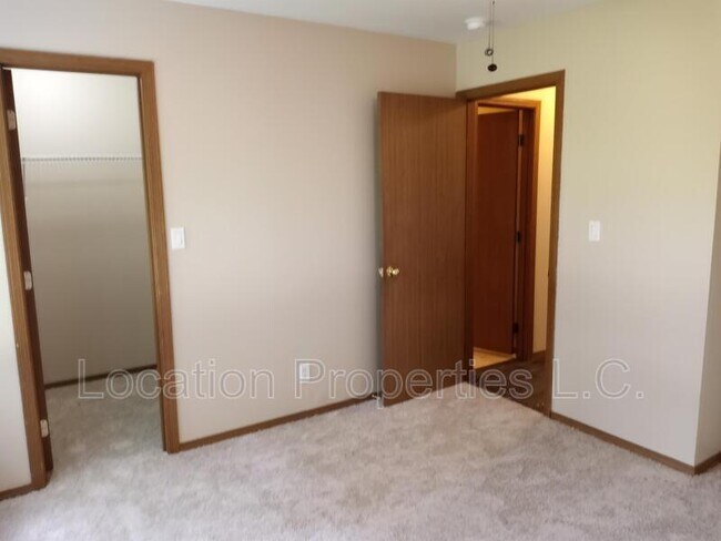 Building Photo - 950 Monterey Way