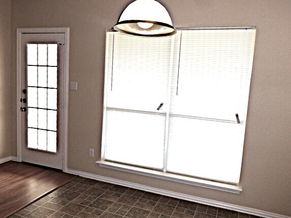 Building Photo - 1373 Meadowbrook Ln
