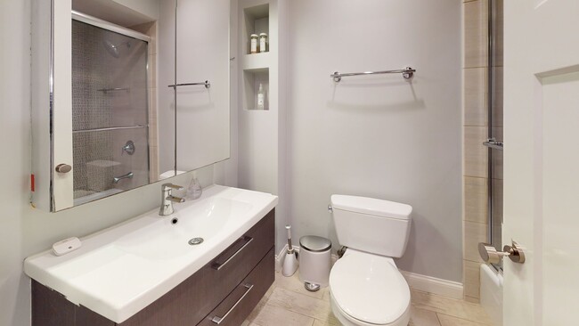 Building Photo - Fully Furnished Condo in La Jolla!! 2 Bedr...