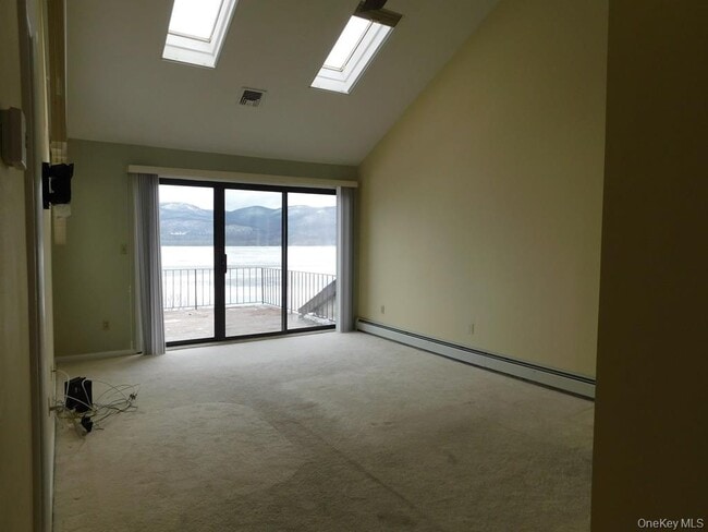 Building Photo - 729 Hewitt Ln